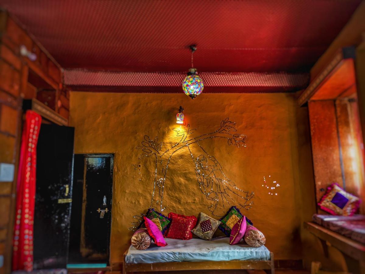 ג'איסלמר Mud Mirror Guesthouse מראה חיצוני תמונה