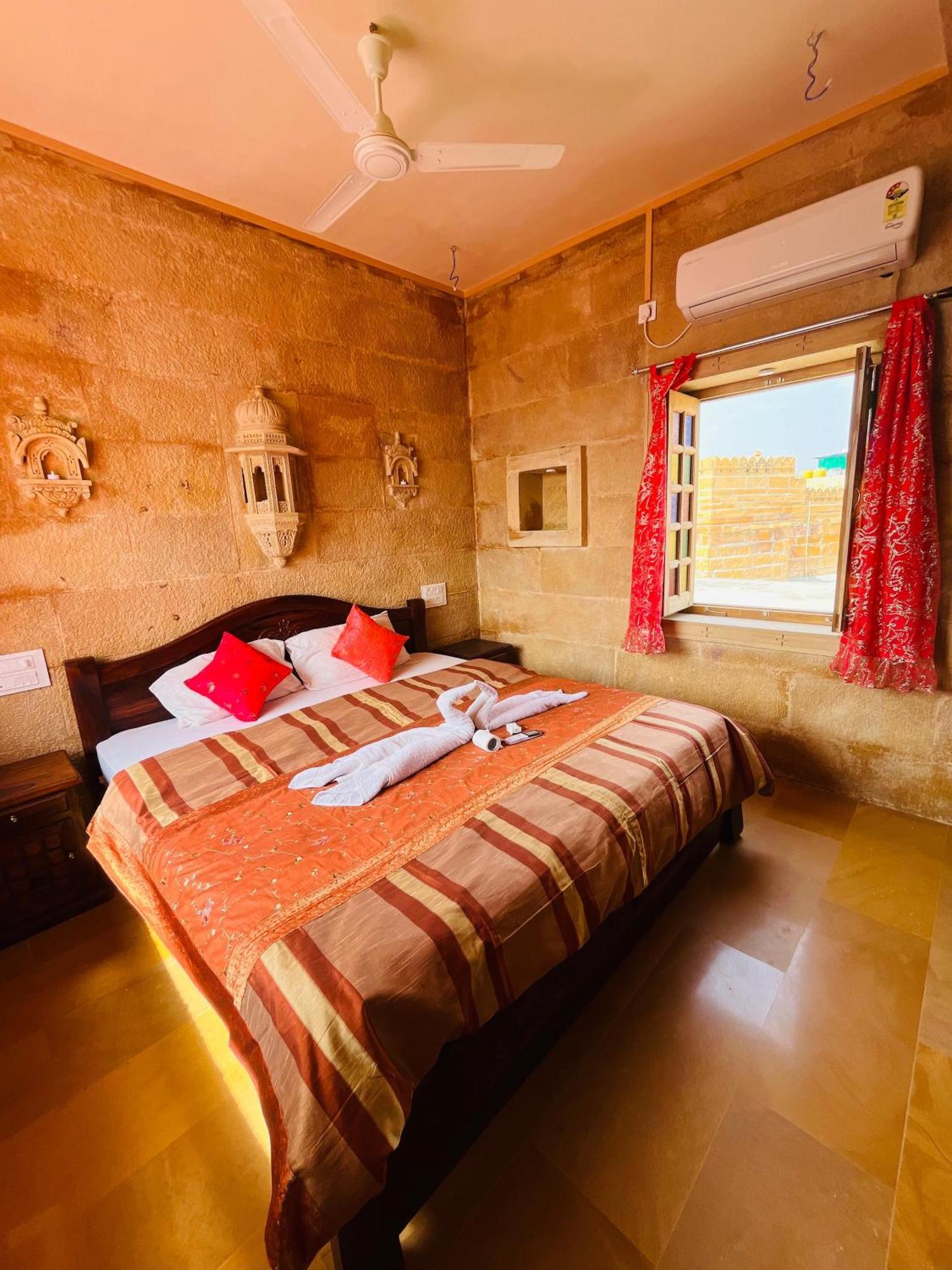 ג'איסלמר Mud Mirror Guesthouse מראה חיצוני תמונה