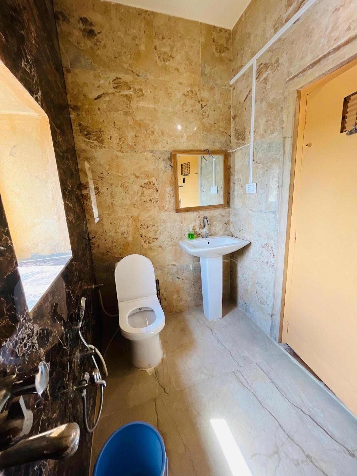 ג'איסלמר Mud Mirror Guesthouse מראה חיצוני תמונה