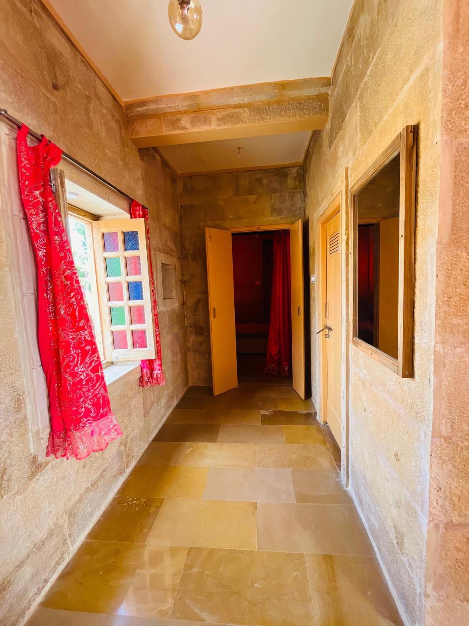ג'איסלמר Mud Mirror Guesthouse מראה חיצוני תמונה