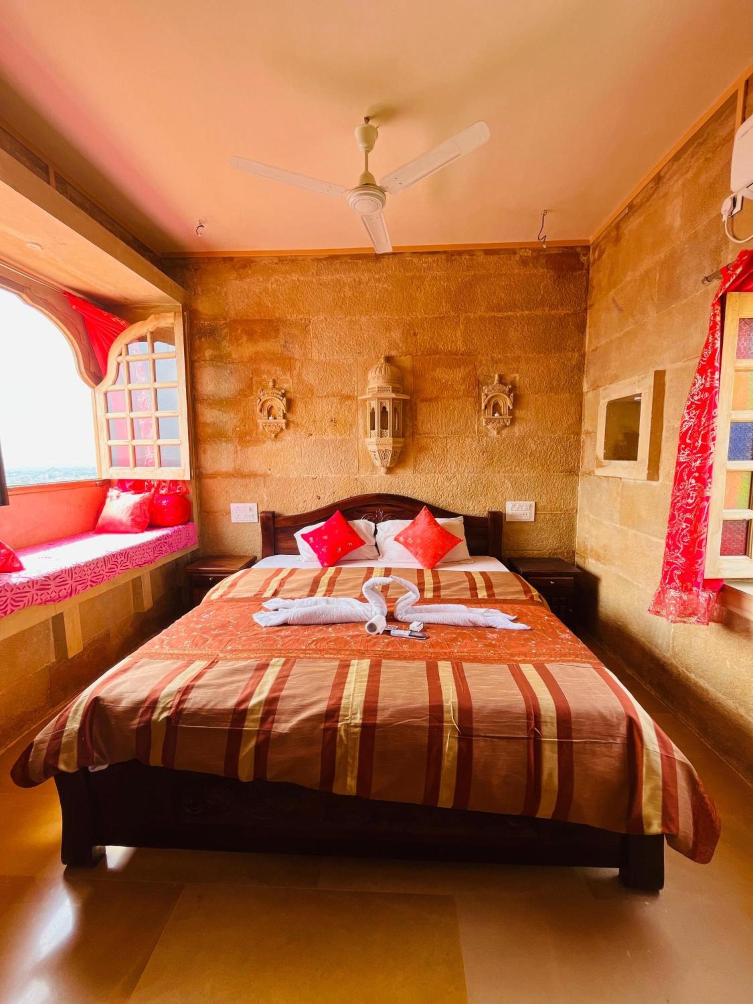 ג'איסלמר Mud Mirror Guesthouse מראה חיצוני תמונה