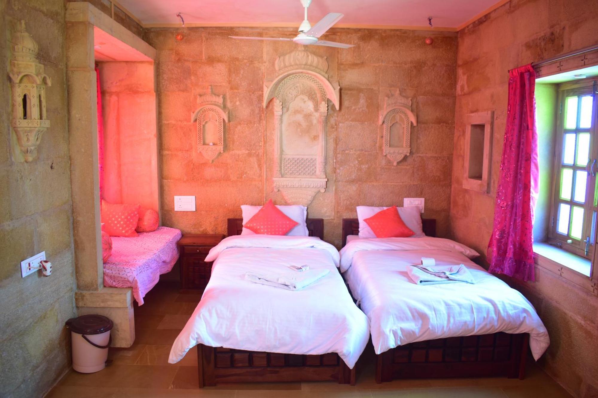 ג'איסלמר Mud Mirror Guesthouse מראה חיצוני תמונה