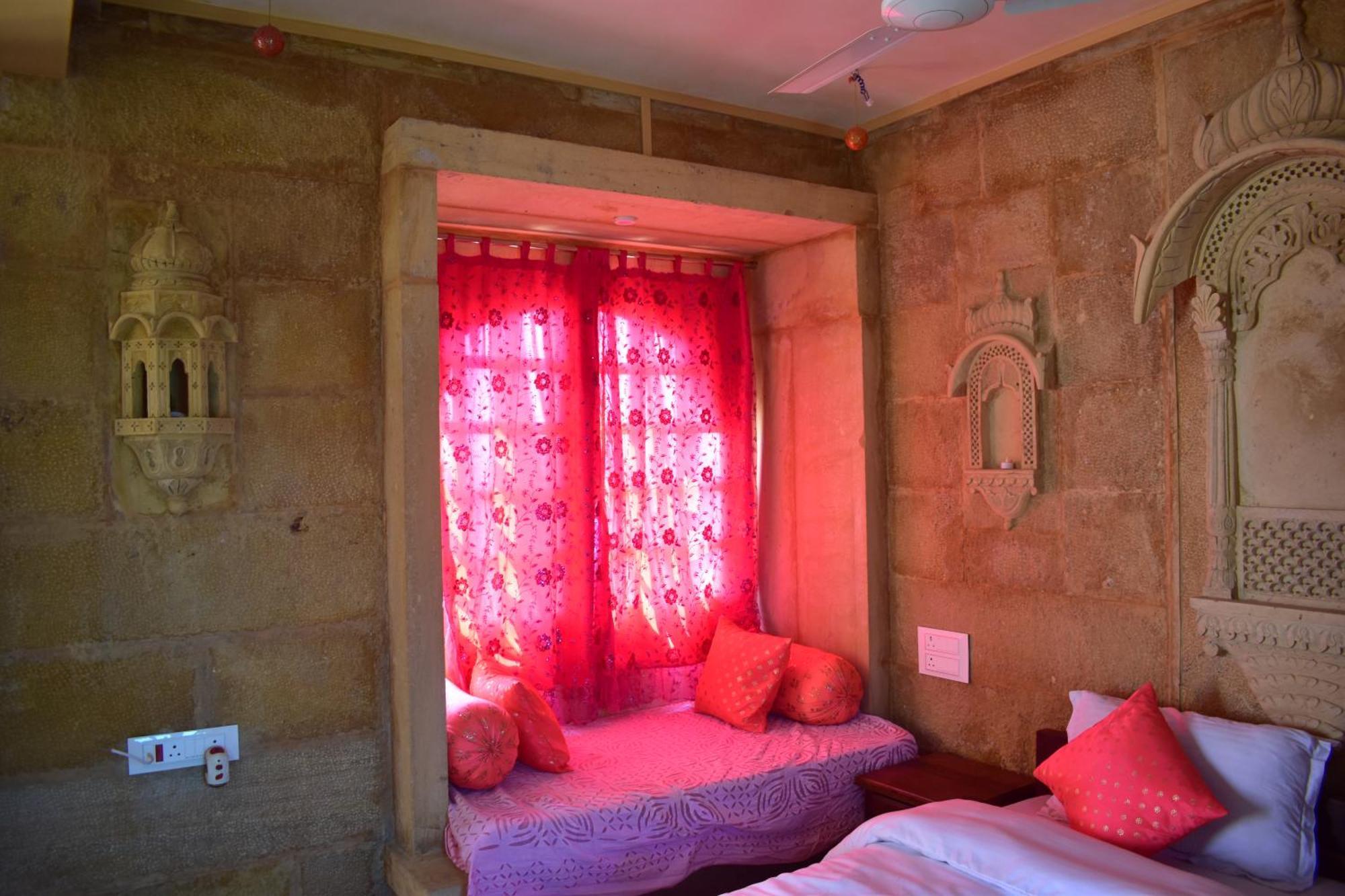 ג'איסלמר Mud Mirror Guesthouse מראה חיצוני תמונה