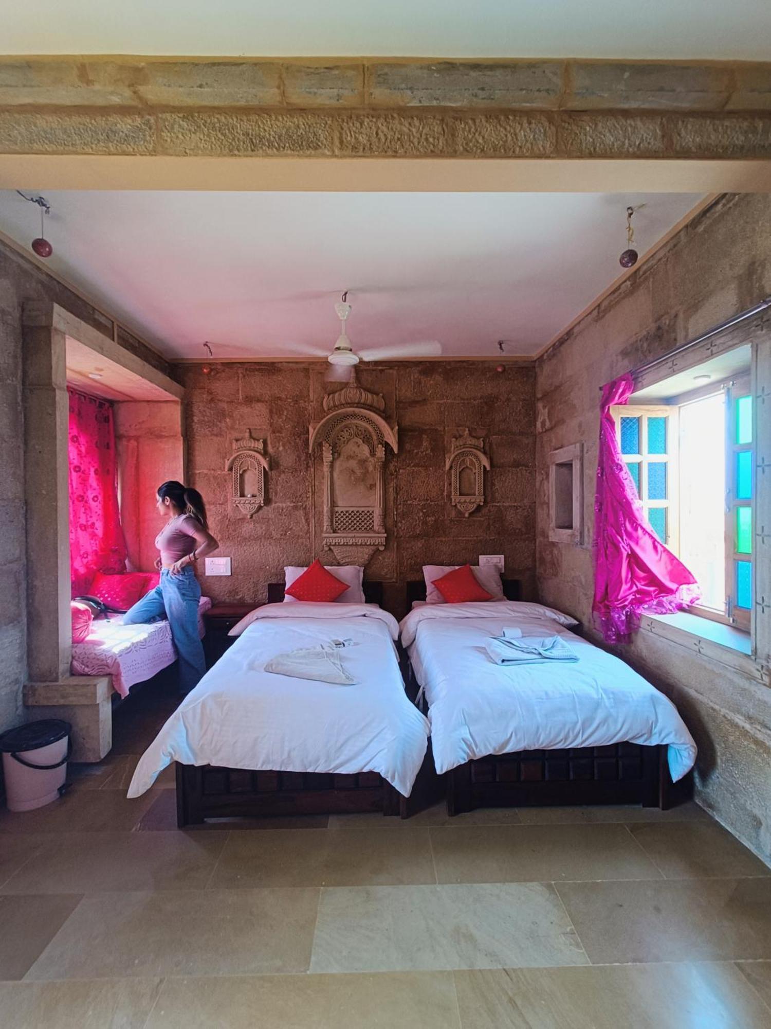 ג'איסלמר Mud Mirror Guesthouse מראה חיצוני תמונה