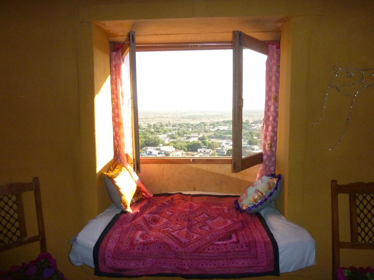ג'איסלמר Mud Mirror Guesthouse מראה חיצוני תמונה