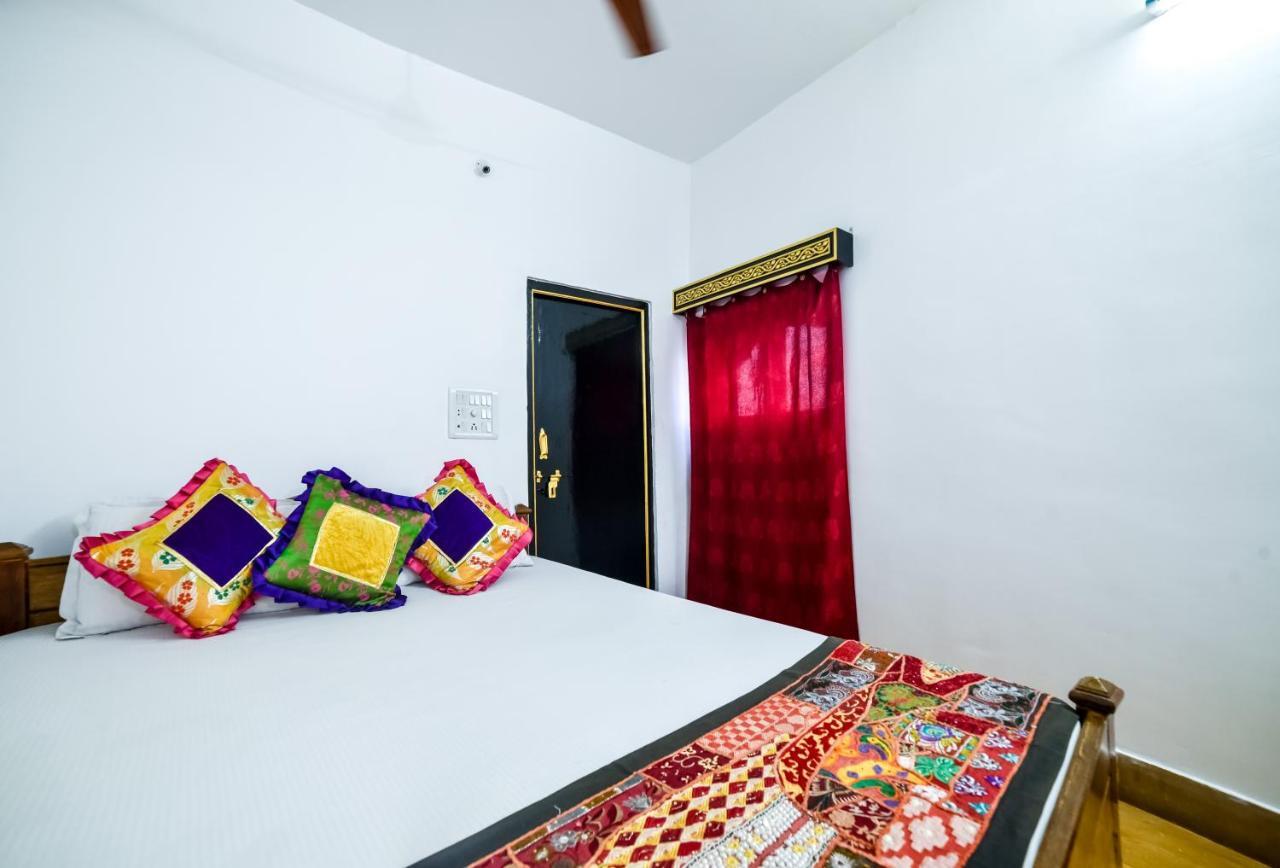 ג'איסלמר Mud Mirror Guesthouse מראה חיצוני תמונה